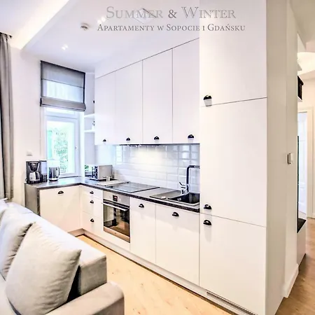 Summerwinter - 2 Luxury Wonder & Heaven Apartaments, 100m M Cassino - 2 Or 3 Bedrooms & Sofa, Parking