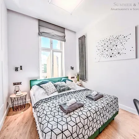 Summerwinter - 2 Luxury Wonder & Heaven Apartaments, 100M M Cassino - 2 Or 3 Bedrooms & Sofa, Parking Apartment
