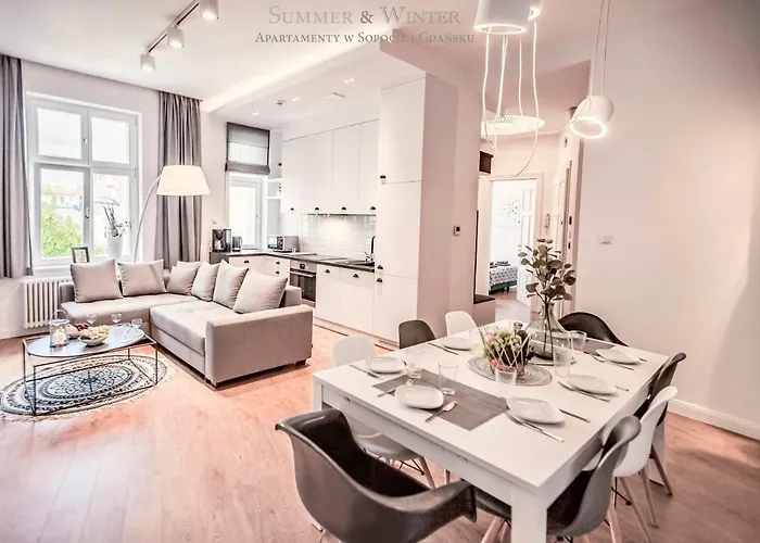 Family Luxury Wonder Heaven Apartment, 50m M Cassino Street, First - 3 Bedrooms&studio, Second - 2 Bedrooms&studio, Private Parking W Cenie, Summerwinter Brand