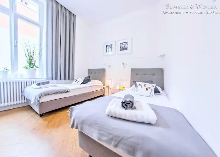 Family Luxury Wonder Heaven Apartment, 50m M Cassino Street, First - 3 Bedrooms&studio, Second - 2 Bedrooms&studio, Private Parking W Cenie, Summerwinter Brand