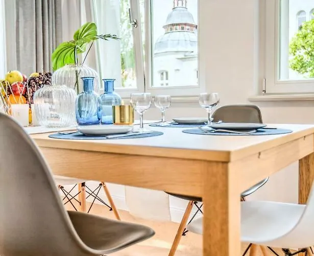 Family Luxury Wonder Heaven Apartment, 50m M Cassino Street, First - 3 Bedrooms&studio, Second - 2 Bedrooms&studio, Private Parking W Cenie, Summerwinter Brand Apartament